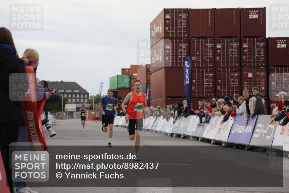 03.10.2025 - Köhlbrandbrückenlauf Yannick Fuchs http://msf.ph/oto/8982437 03.10.2025 15:46:08 Ziel 7003, 9130 meine-sportfotos.de
