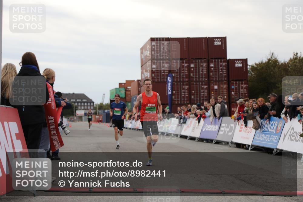 03.10.2025 - Köhlbrandbrückenlauf Yannick Fuchs http://msf.ph/oto/8982441 03.10.2025 15:46:09 Ziel 7003, 9130, 9720 meine-sportfotos.de