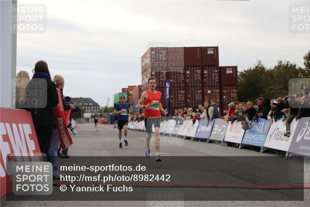 03.10.2025 - Köhlbrandbrückenlauf Yannick Fuchs http://msf.ph/oto/8982442 03.10.2025 15:46:09 Ziel 7003, 9130, 9720 meine-sportfotos.de