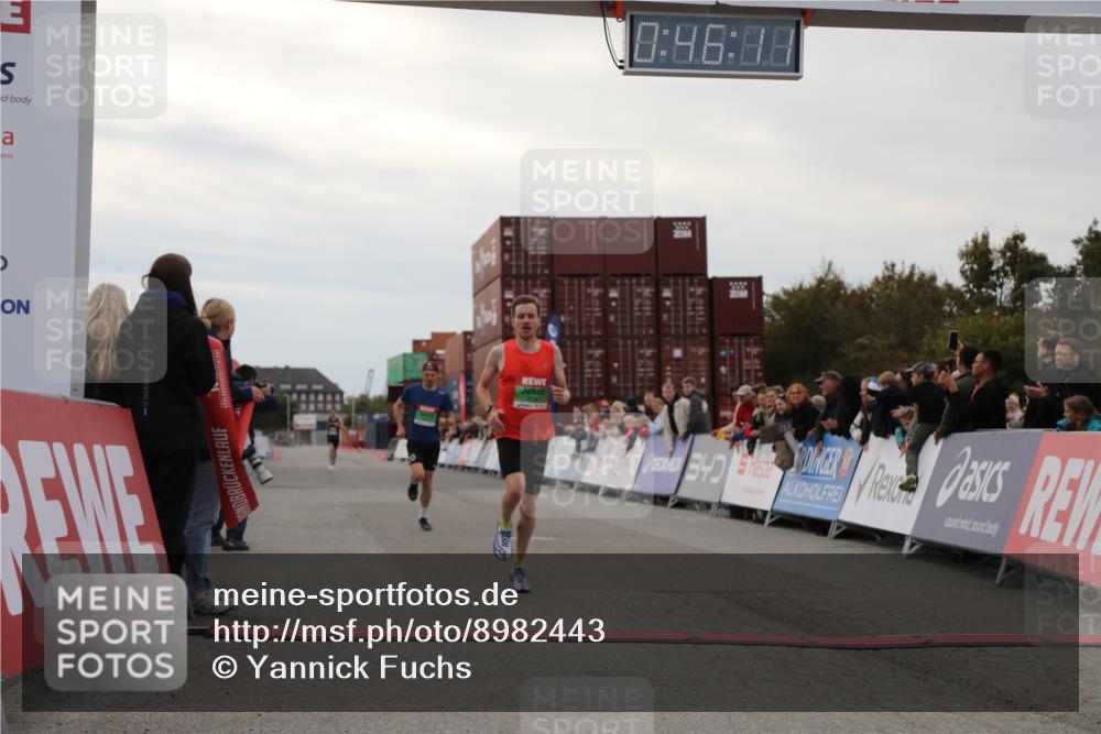 03.10.2025 - Köhlbrandbrückenlauf Yannick Fuchs http://msf.ph/oto/8982443 03.10.2025 15:46:09 Ziel 7003, 9130, 9720 meine-sportfotos.de