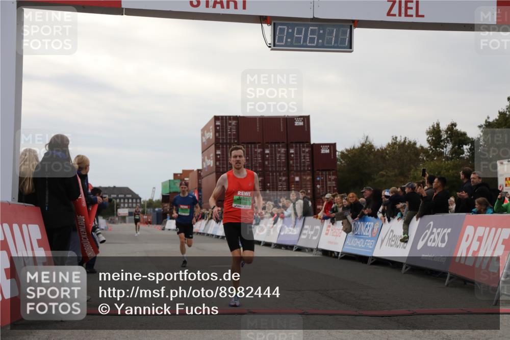 03.10.2025 - Köhlbrandbrückenlauf Yannick Fuchs http://msf.ph/oto/8982444 03.10.2025 15:46:09 Ziel 7003, 9130, 9720 meine-sportfotos.de