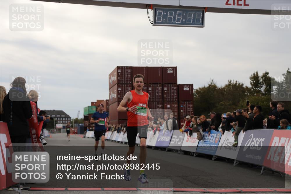 03.10.2025 - Köhlbrandbrückenlauf Yannick Fuchs http://msf.ph/oto/8982445 03.10.2025 15:46:10 Ziel 7003, 9130, 9720 meine-sportfotos.de