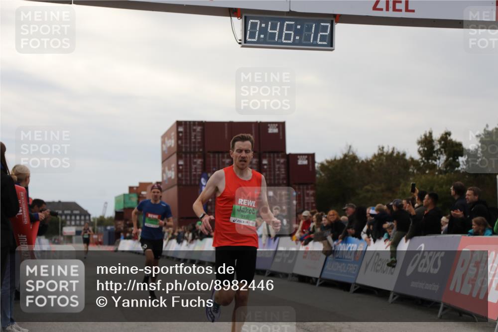 03.10.2025 - Köhlbrandbrückenlauf Yannick Fuchs http://msf.ph/oto/8982446 03.10.2025 15:46:10 Ziel 7003, 9130, 9720 meine-sportfotos.de