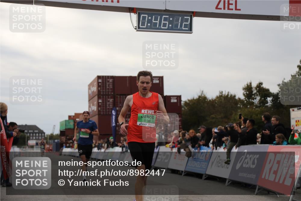 03.10.2025 - Köhlbrandbrückenlauf Yannick Fuchs http://msf.ph/oto/8982447 03.10.2025 15:46:10 Ziel 7003, 9130, 9720 meine-sportfotos.de