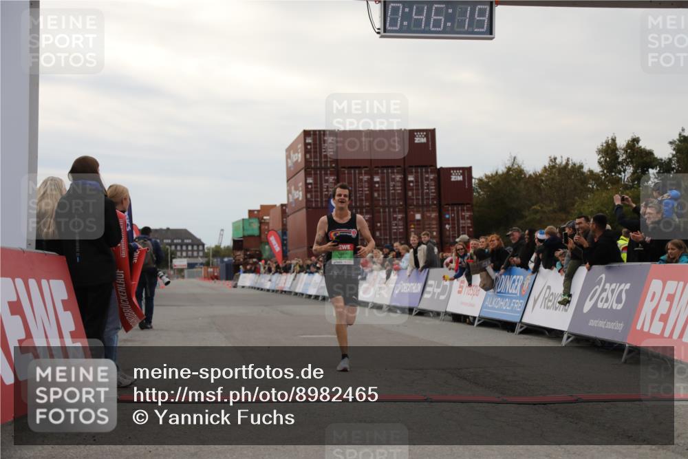 03.10.2025 - Köhlbrandbrückenlauf Yannick Fuchs http://msf.ph/oto/8982465 03.10.2025 15:46:17 Ziel 9720 meine-sportfotos.de