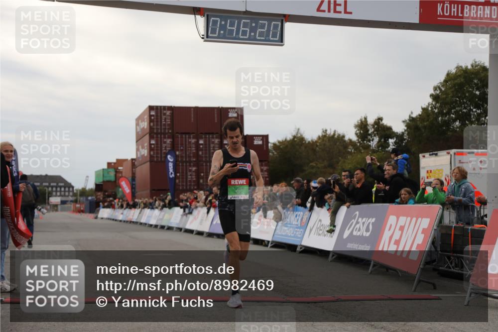 03.10.2025 - Köhlbrandbrückenlauf Yannick Fuchs http://msf.ph/oto/8982469 03.10.2025 15:46:18 Ziel 9720 meine-sportfotos.de