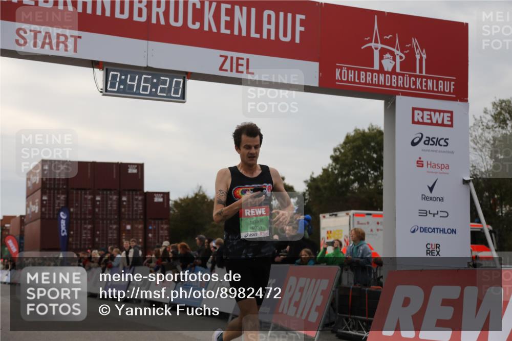 03.10.2025 - Köhlbrandbrückenlauf Yannick Fuchs http://msf.ph/oto/8982472 03.10.2025 15:46:19 Ziel 9720 meine-sportfotos.de