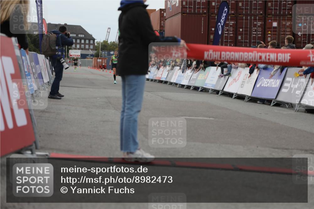 03.10.2025 - Köhlbrandbrückenlauf Yannick Fuchs http://msf.ph/oto/8982473 03.10.2025 15:46:51 Ziel 7034 meine-sportfotos.de