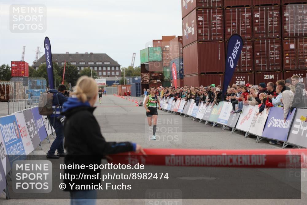 03.10.2025 - Köhlbrandbrückenlauf Yannick Fuchs http://msf.ph/oto/8982474 03.10.2025 15:46:54 Ziel 7034 meine-sportfotos.de