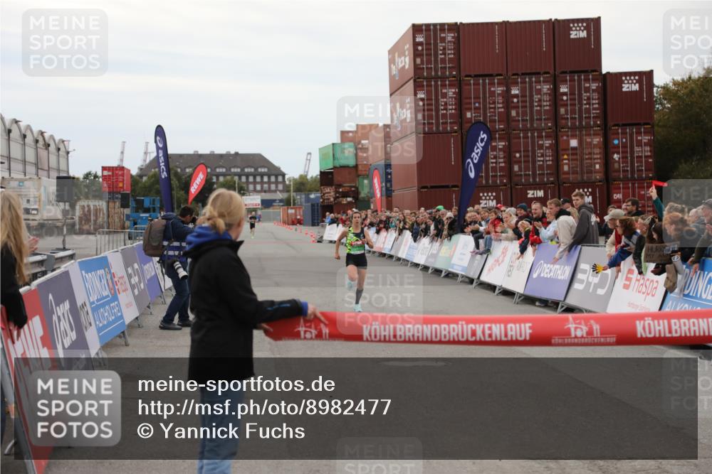 03.10.2025 - Köhlbrandbrückenlauf Yannick Fuchs http://msf.ph/oto/8982477 03.10.2025 15:46:54 Ziel 7034 meine-sportfotos.de