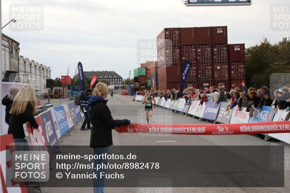 03.10.2025 - Köhlbrandbrückenlauf Yannick Fuchs http://msf.ph/oto/8982478 03.10.2025 15:46:55 Ziel 7034 meine-sportfotos.de
