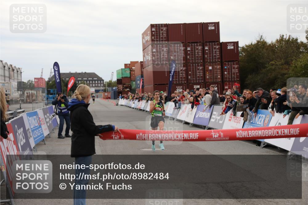 03.10.2025 - Köhlbrandbrückenlauf Yannick Fuchs http://msf.ph/oto/8982484 03.10.2025 15:46:56 Ziel 7034 meine-sportfotos.de