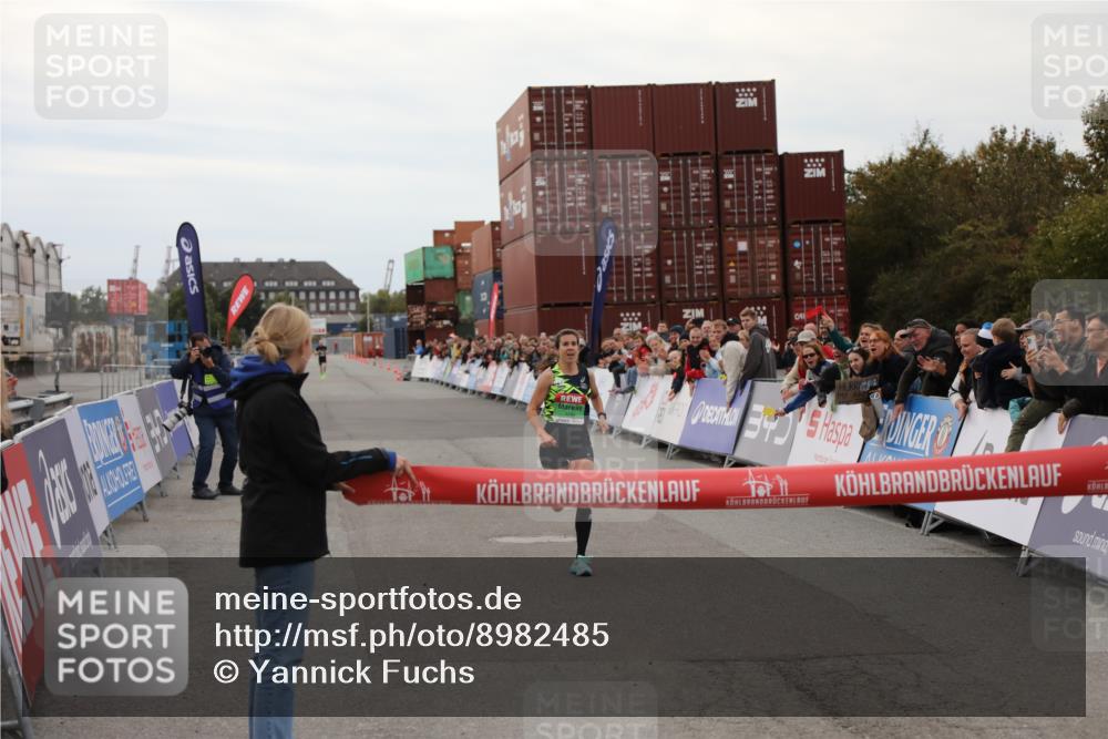 03.10.2025 - Köhlbrandbrückenlauf Yannick Fuchs http://msf.ph/oto/8982485 03.10.2025 15:46:56 Ziel 7034 meine-sportfotos.de
