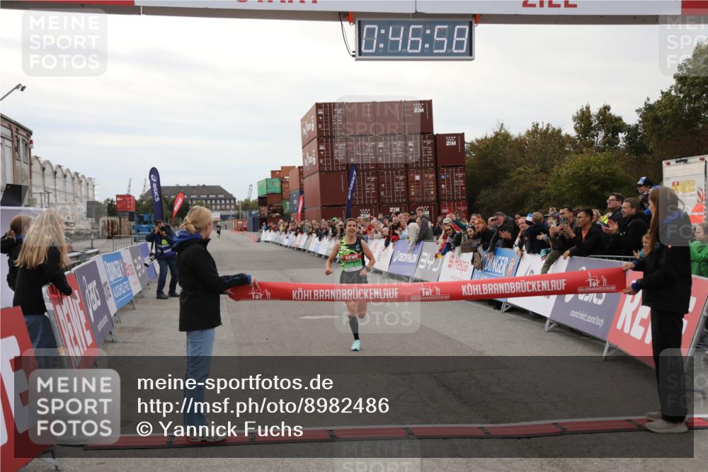 03.10.2025 - Köhlbrandbrückenlauf Yannick Fuchs http://msf.ph/oto/8982486 03.10.2025 15:46:56 Ziel 7034 meine-sportfotos.de