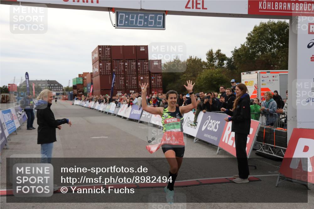 03.10.2025 - Köhlbrandbrückenlauf Yannick Fuchs http://msf.ph/oto/8982494 03.10.2025 15:46:58 Ziel 7034 meine-sportfotos.de