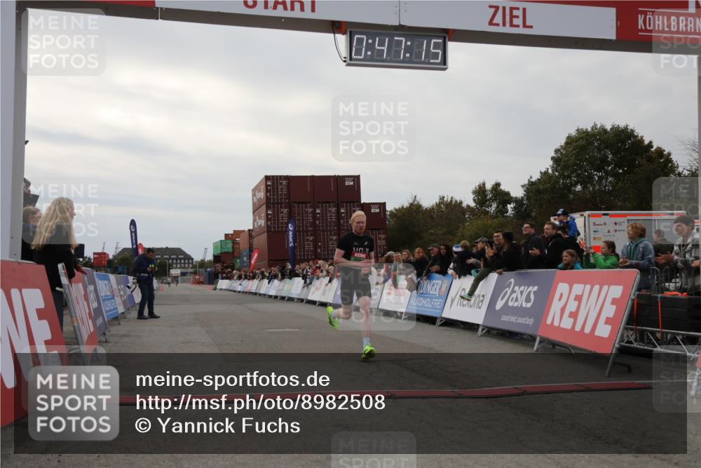 03.10.2025 - Köhlbrandbrückenlauf Yannick Fuchs http://msf.ph/oto/8982508 03.10.2025 15:47:13 Ziel 7015 meine-sportfotos.de