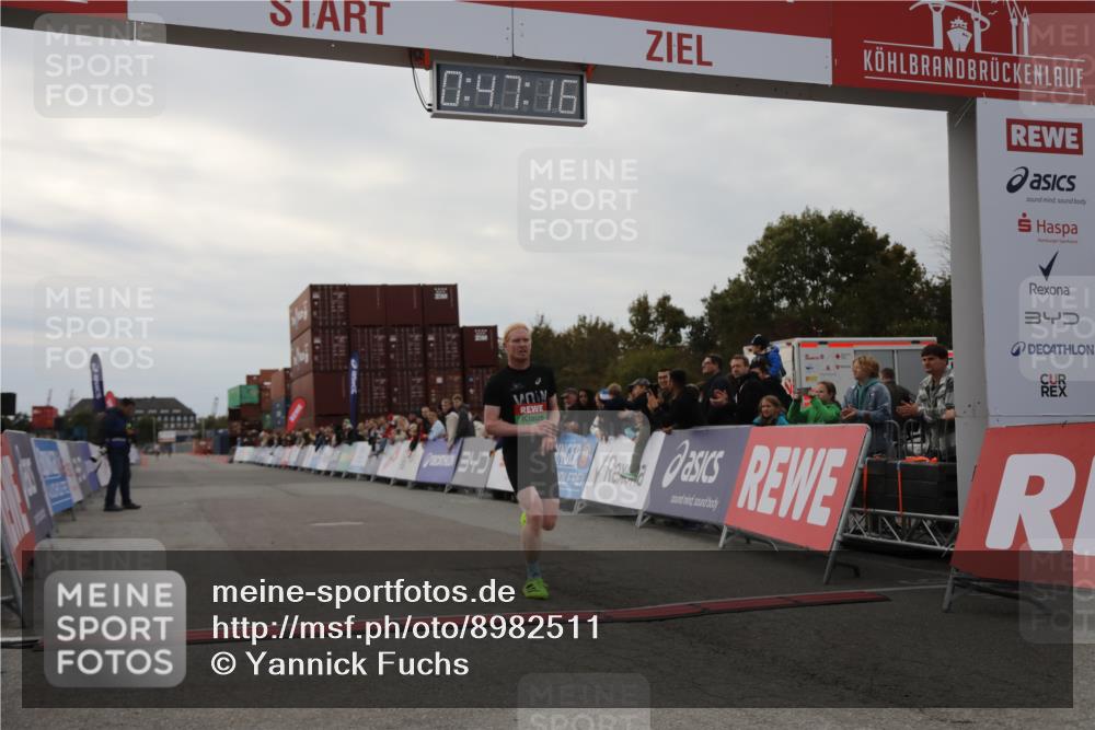 03.10.2025 - Köhlbrandbrückenlauf Yannick Fuchs http://msf.ph/oto/8982511 03.10.2025 15:47:14 Ziel 7015 meine-sportfotos.de