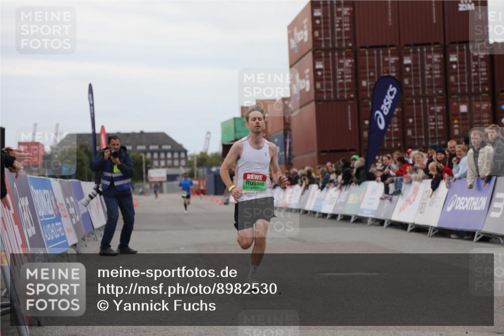 03.10.2025 - Köhlbrandbrückenlauf Yannick Fuchs http://msf.ph/oto/8982530 03.10.2025 15:47:32 Ziel 8787 meine-sportfotos.de
