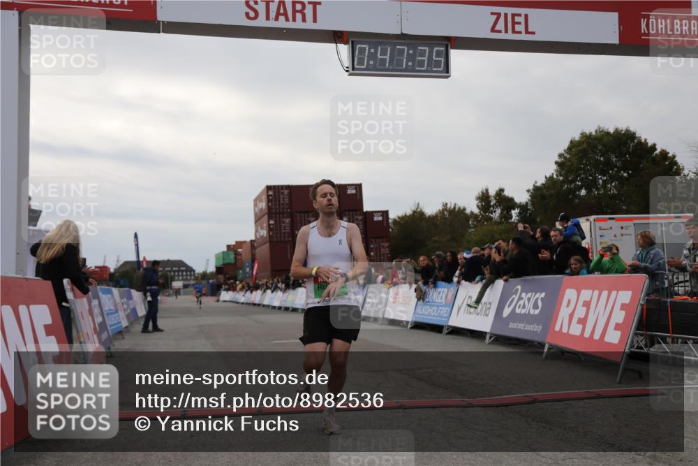 03.10.2025 - Köhlbrandbrückenlauf Yannick Fuchs http://msf.ph/oto/8982536 03.10.2025 15:47:33 Ziel 8787 meine-sportfotos.de