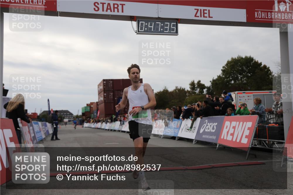 03.10.2025 - Köhlbrandbrückenlauf Yannick Fuchs http://msf.ph/oto/8982537 03.10.2025 15:47:34 Ziel 7022, 8787 meine-sportfotos.de