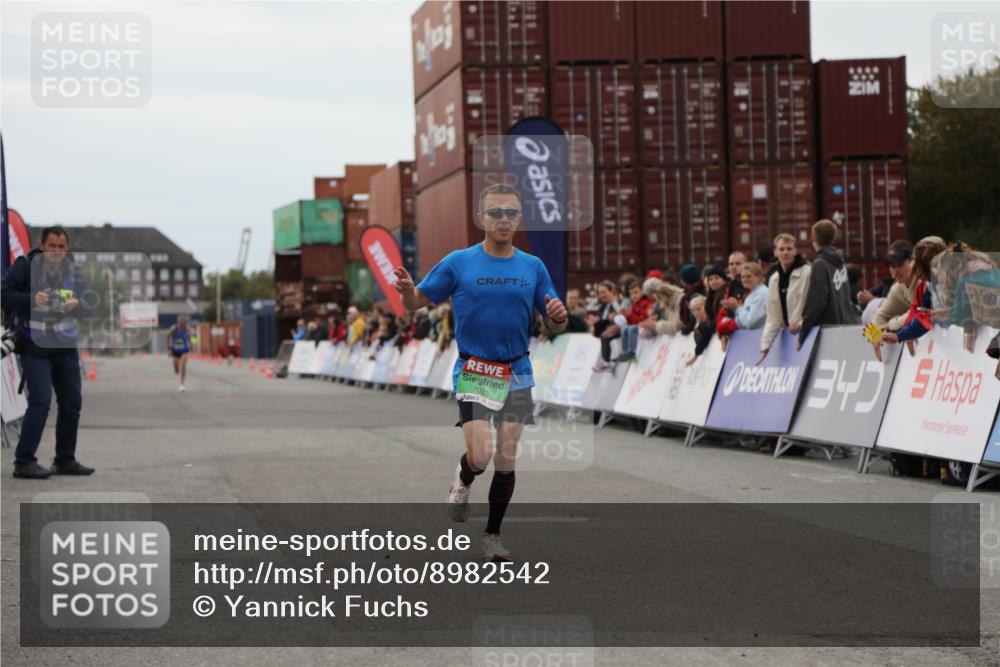 03.10.2025 - Köhlbrandbrückenlauf Yannick Fuchs http://msf.ph/oto/8982542 03.10.2025 15:47:41 Ziel 7022, 9588 meine-sportfotos.de