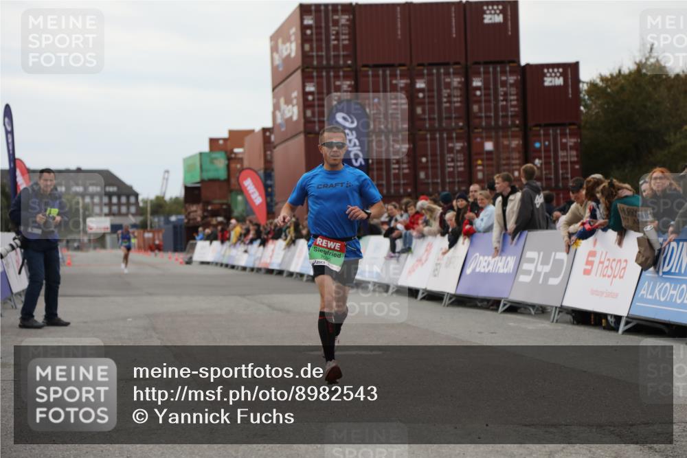 03.10.2025 - Köhlbrandbrückenlauf Yannick Fuchs http://msf.ph/oto/8982543 03.10.2025 15:47:41 Ziel 7022, 9588 meine-sportfotos.de
