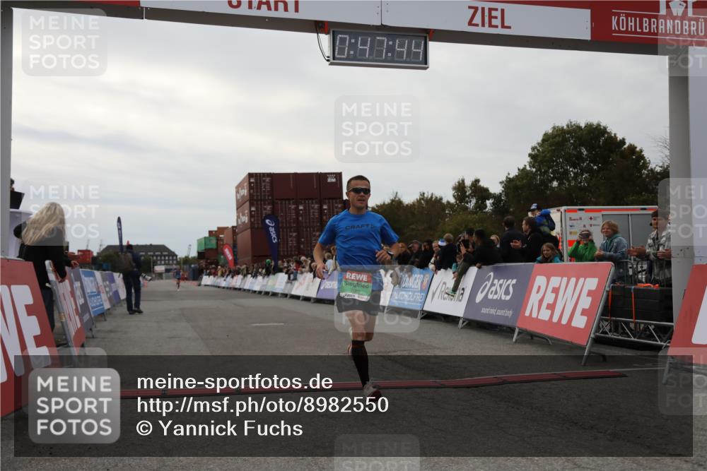 03.10.2025 - Köhlbrandbrückenlauf Yannick Fuchs http://msf.ph/oto/8982550 03.10.2025 15:47:42 Ziel 7022, 9588 meine-sportfotos.de