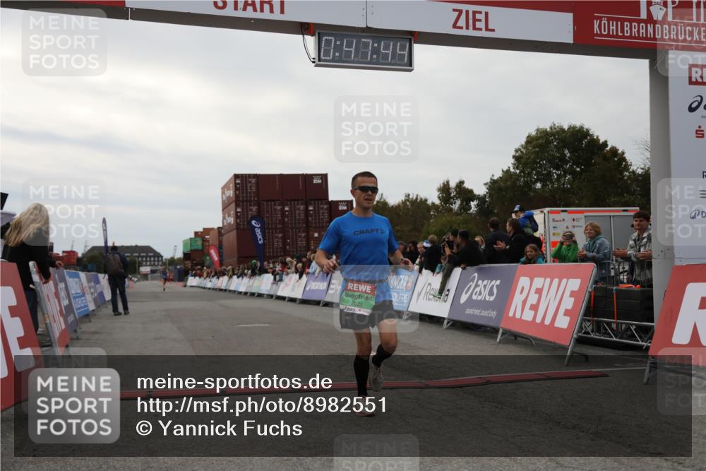 03.10.2025 - Köhlbrandbrückenlauf Yannick Fuchs http://msf.ph/oto/8982551 03.10.2025 15:47:42 Ziel 7022, 9588 meine-sportfotos.de