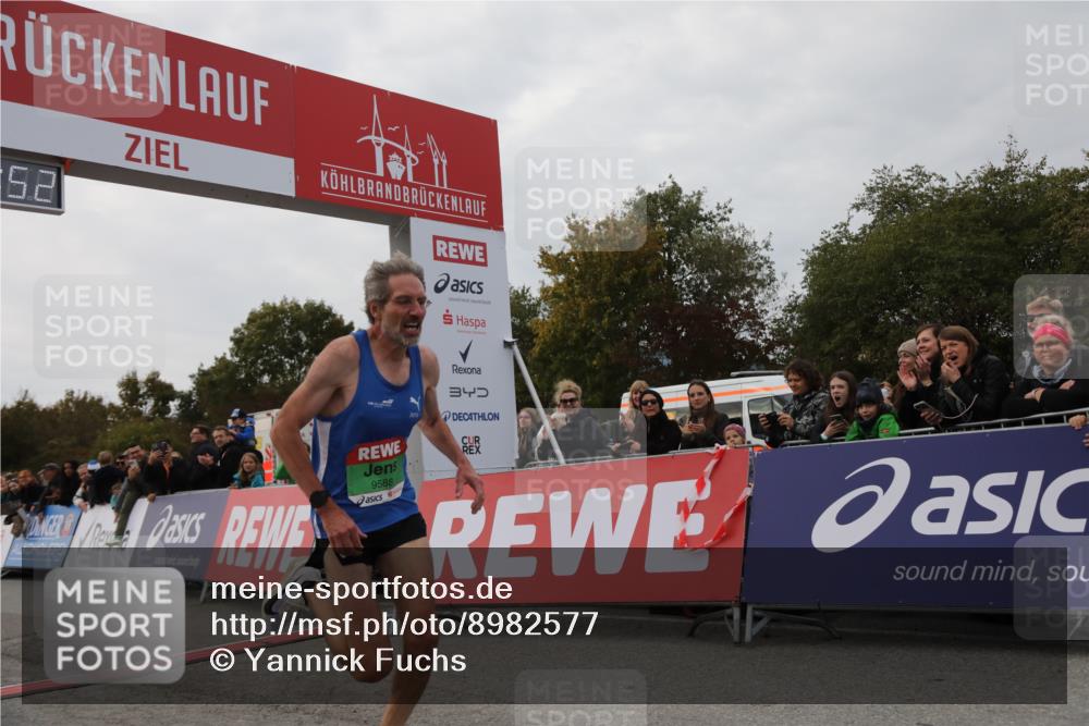 03.10.2025 - Köhlbrandbrückenlauf Yannick Fuchs http://msf.ph/oto/8982577 03.10.2025 15:47:50 Ziel 9588 meine-sportfotos.de
