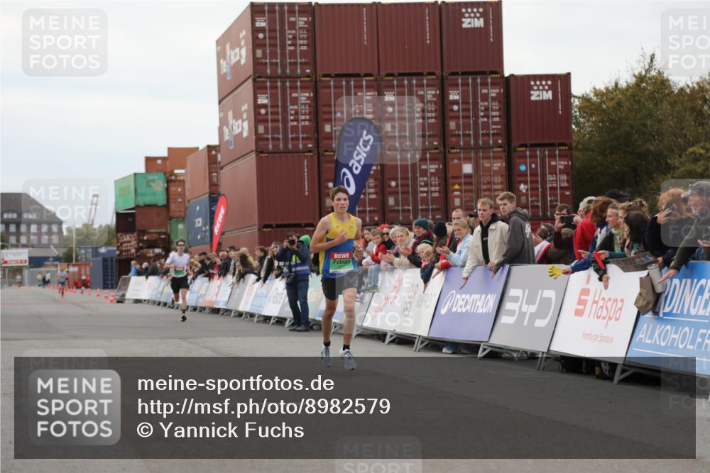 03.10.2025 - Köhlbrandbrückenlauf Yannick Fuchs http://msf.ph/oto/8982579 03.10.2025 15:48:46 Ziel 7009, 8871 meine-sportfotos.de