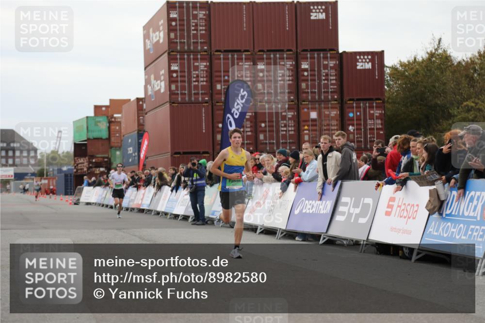 03.10.2025 - Köhlbrandbrückenlauf Yannick Fuchs http://msf.ph/oto/8982580 03.10.2025 15:48:47 Ziel 7009, 8871 meine-sportfotos.de