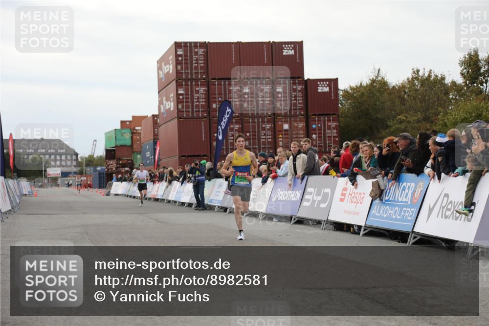 03.10.2025 - Köhlbrandbrückenlauf Yannick Fuchs http://msf.ph/oto/8982581 03.10.2025 15:48:47 Ziel 7009, 8871 meine-sportfotos.de