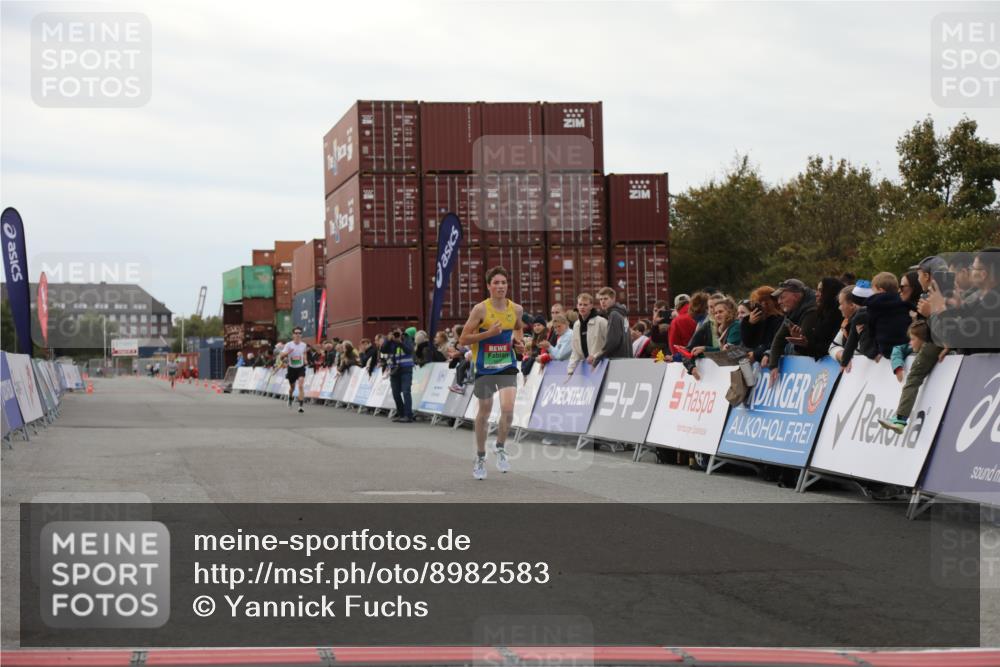 03.10.2025 - Köhlbrandbrückenlauf Yannick Fuchs http://msf.ph/oto/8982583 03.10.2025 15:48:47 Ziel 7009, 8871 meine-sportfotos.de