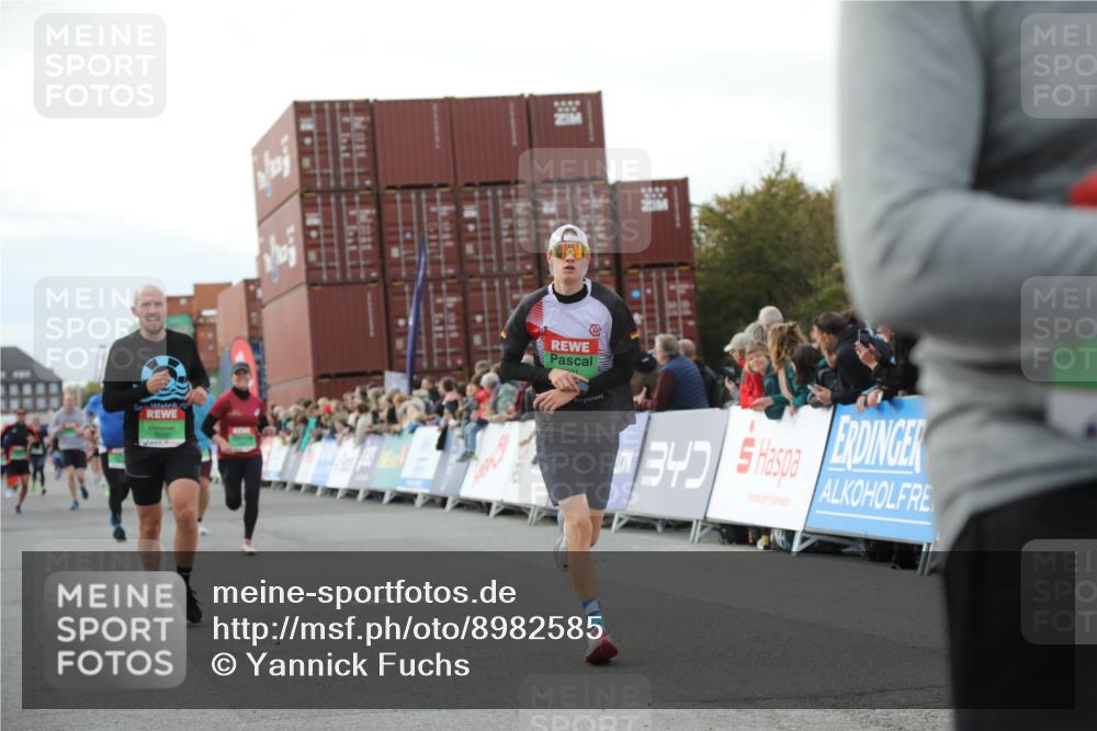 03.10.2025 - Köhlbrandbrückenlauf Yannick Fuchs http://msf.ph/oto/8982585 03.10.2025 16:05:13 Ziel 7201, 7207, 7403, 7422, 8995, 9114, 9421, 9422, 9592, 9627, 9690 meine-sportfotos.de