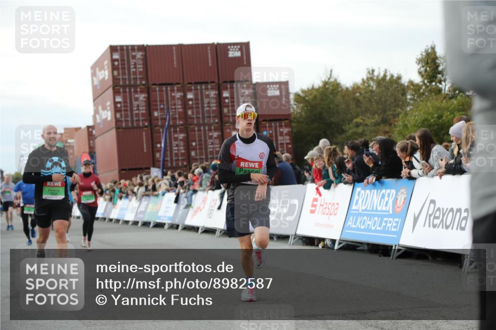 03.10.2025 - Köhlbrandbrückenlauf Yannick Fuchs http://msf.ph/oto/8982587 03.10.2025 16:05:13 Ziel 7201, 7207, 7403, 7422, 8995, 9114, 9421, 9422, 9592, 9627, 9690 meine-sportfotos.de