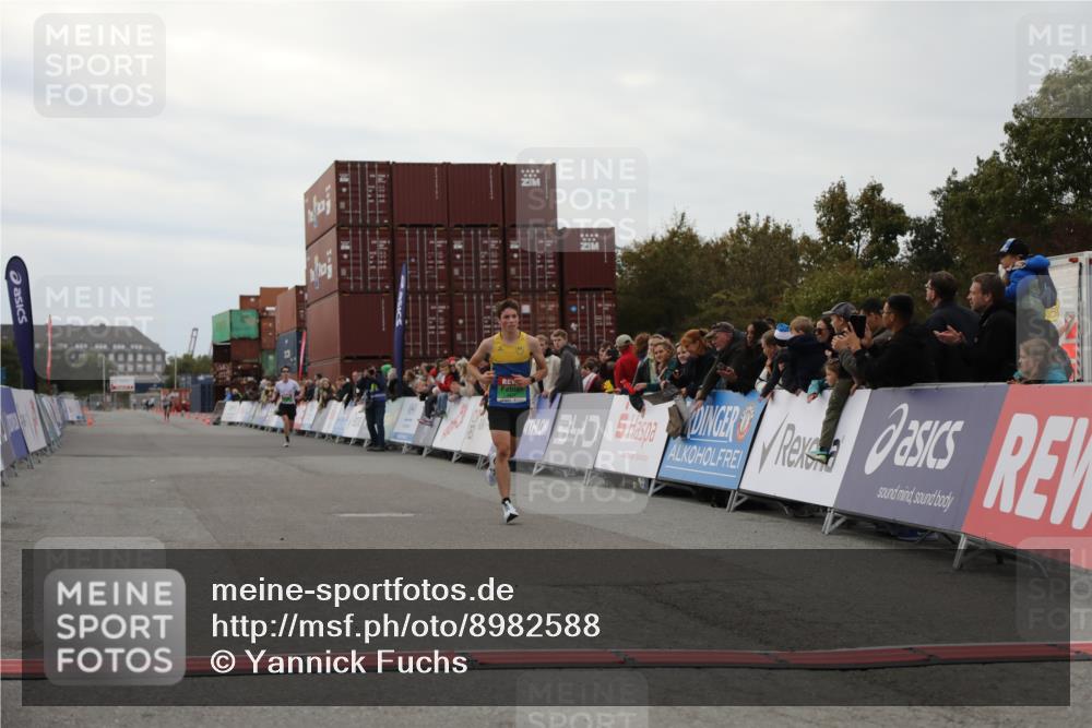 03.10.2025 - Köhlbrandbrückenlauf Yannick Fuchs http://msf.ph/oto/8982588 03.10.2025 15:48:48 Ziel 7009, 8871 meine-sportfotos.de