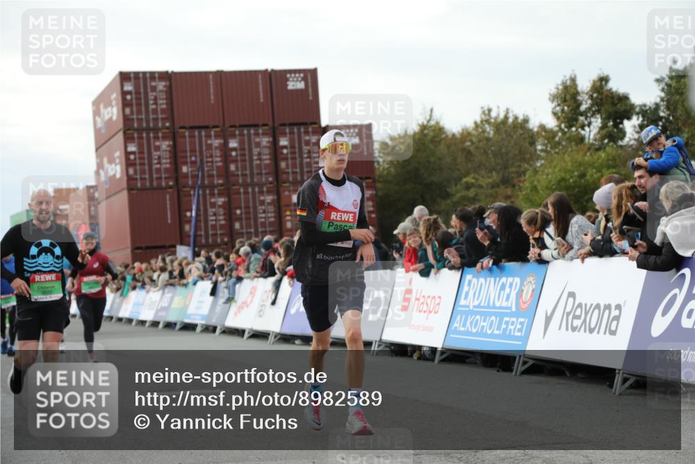03.10.2025 - Köhlbrandbrückenlauf Yannick Fuchs http://msf.ph/oto/8982589 03.10.2025 16:05:13 Ziel 7201, 7207, 7403, 7422, 8995, 9114, 9421, 9422, 9592, 9627, 9690 meine-sportfotos.de