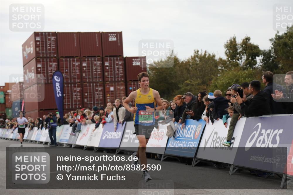 03.10.2025 - Köhlbrandbrückenlauf Yannick Fuchs http://msf.ph/oto/8982590 03.10.2025 15:48:48 Ziel 7009, 8871 meine-sportfotos.de