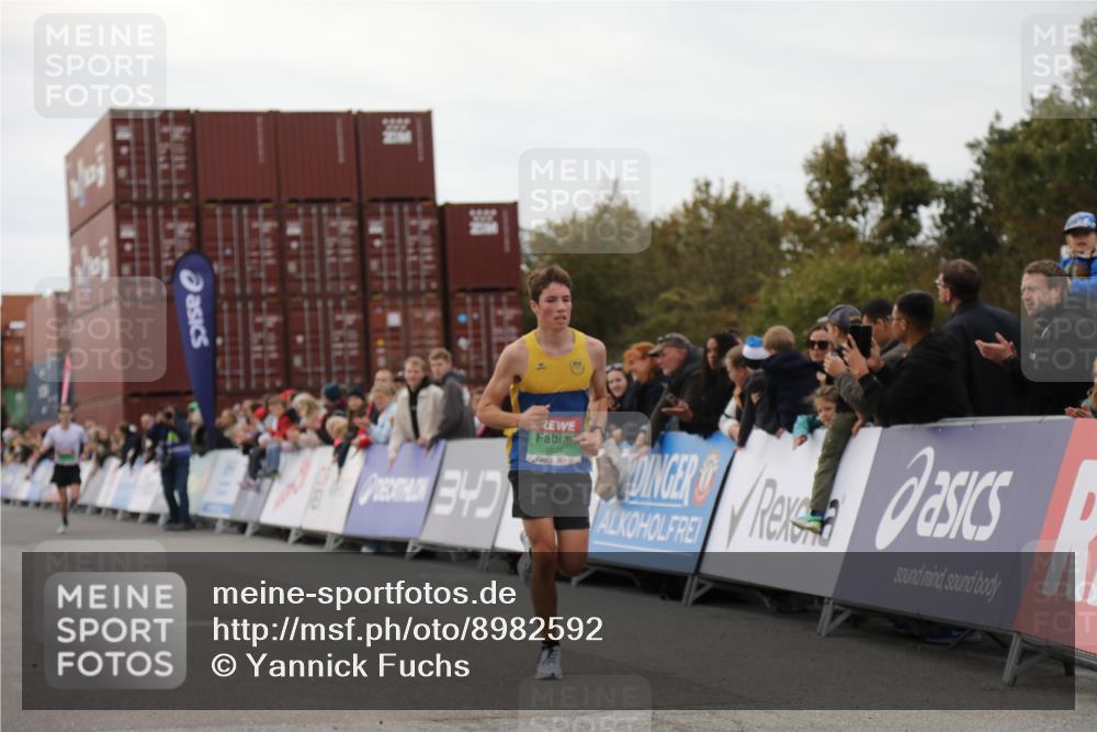 03.10.2025 - Köhlbrandbrückenlauf Yannick Fuchs http://msf.ph/oto/8982592 03.10.2025 15:48:48 Ziel 7009, 8871 meine-sportfotos.de