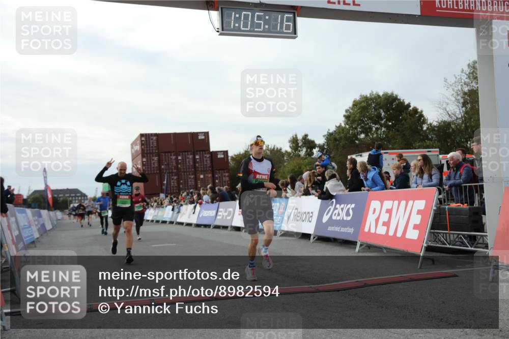 03.10.2025 - Köhlbrandbrückenlauf Yannick Fuchs http://msf.ph/oto/8982594 03.10.2025 16:05:14 Ziel 7201, 7207, 7403, 7422, 7643, 8995, 9114, 9421, 9422, 9592, 9627, 9690 meine-sportfotos.de