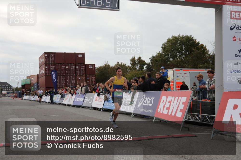 03.10.2025 - Köhlbrandbrückenlauf Yannick Fuchs http://msf.ph/oto/8982595 03.10.2025 15:48:49 Ziel 7009, 8871 meine-sportfotos.de