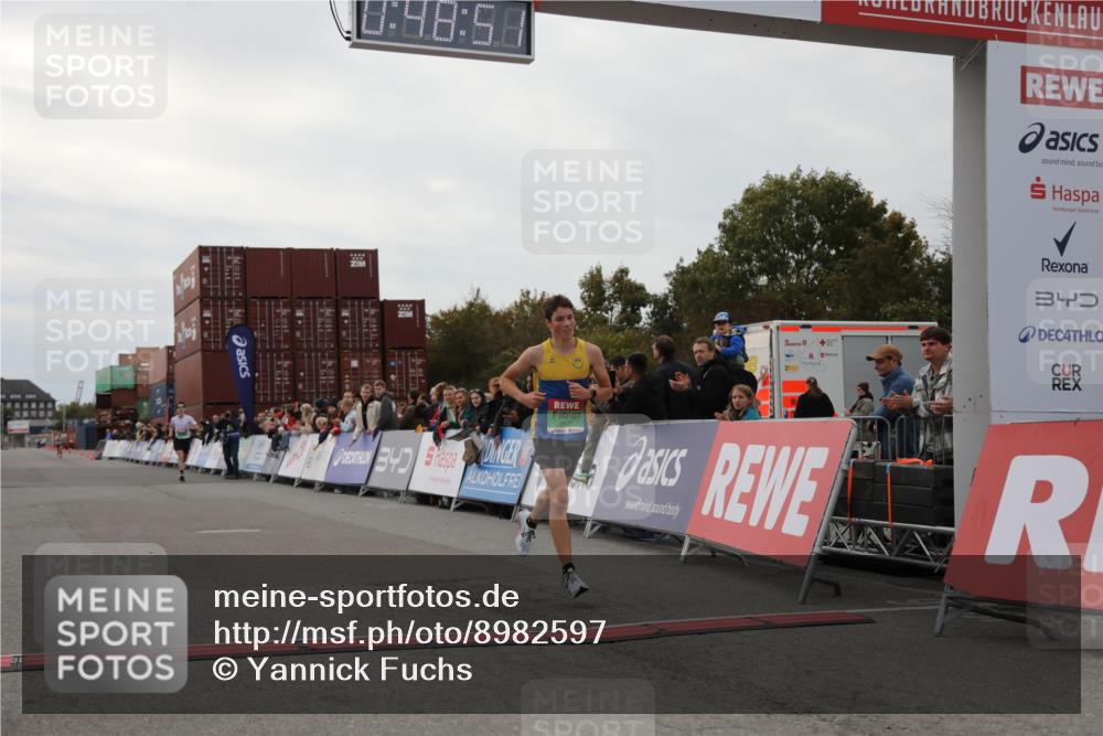 03.10.2025 - Köhlbrandbrückenlauf Yannick Fuchs http://msf.ph/oto/8982597 03.10.2025 15:48:49 Ziel 7009, 8871 meine-sportfotos.de