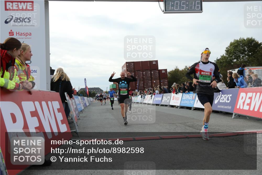 03.10.2025 - Köhlbrandbrückenlauf Yannick Fuchs http://msf.ph/oto/8982598 03.10.2025 16:05:14 Ziel 7201, 7207, 7403, 7422, 7643, 8995, 9114, 9421, 9422, 9592, 9627, 9690 meine-sportfotos.de