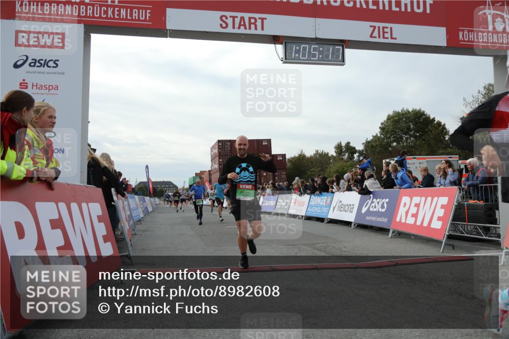 03.10.2025 - Köhlbrandbrückenlauf Yannick Fuchs http://msf.ph/oto/8982608 03.10.2025 16:05:15 Ziel 7201, 7207, 7403, 7422, 7473, 7643, 8995, 9114, 9421, 9422, 9592, 9627, 9690 meine-sportfotos.de