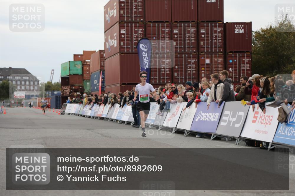 03.10.2025 - Köhlbrandbrückenlauf Yannick Fuchs http://msf.ph/oto/8982609 03.10.2025 15:48:51 Ziel 7009, 8871 meine-sportfotos.de