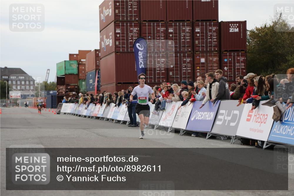 03.10.2025 - Köhlbrandbrückenlauf Yannick Fuchs http://msf.ph/oto/8982611 03.10.2025 15:48:51 Ziel 7009, 8871 meine-sportfotos.de
