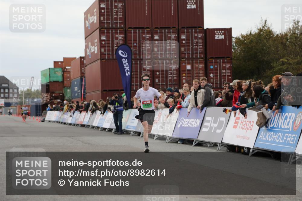 03.10.2025 - Köhlbrandbrückenlauf Yannick Fuchs http://msf.ph/oto/8982614 03.10.2025 15:48:52 Ziel 7009, 8871 meine-sportfotos.de