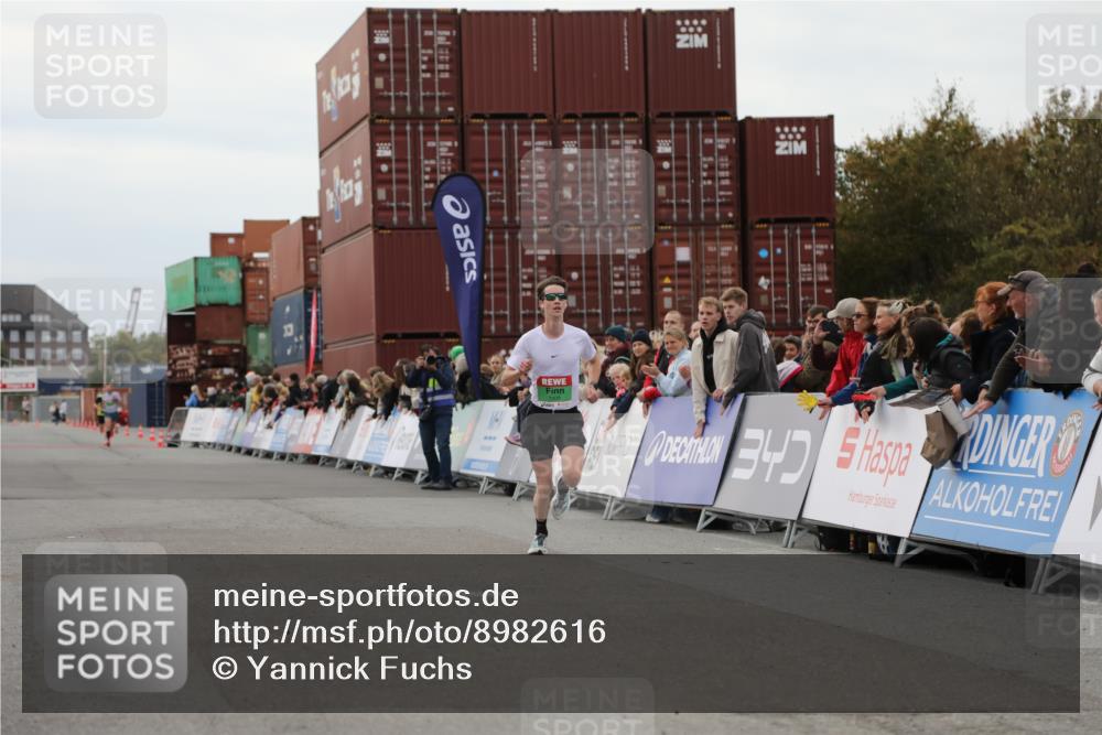 03.10.2025 - Köhlbrandbrückenlauf Yannick Fuchs http://msf.ph/oto/8982616 03.10.2025 15:48:52 Ziel 7009, 8871 meine-sportfotos.de