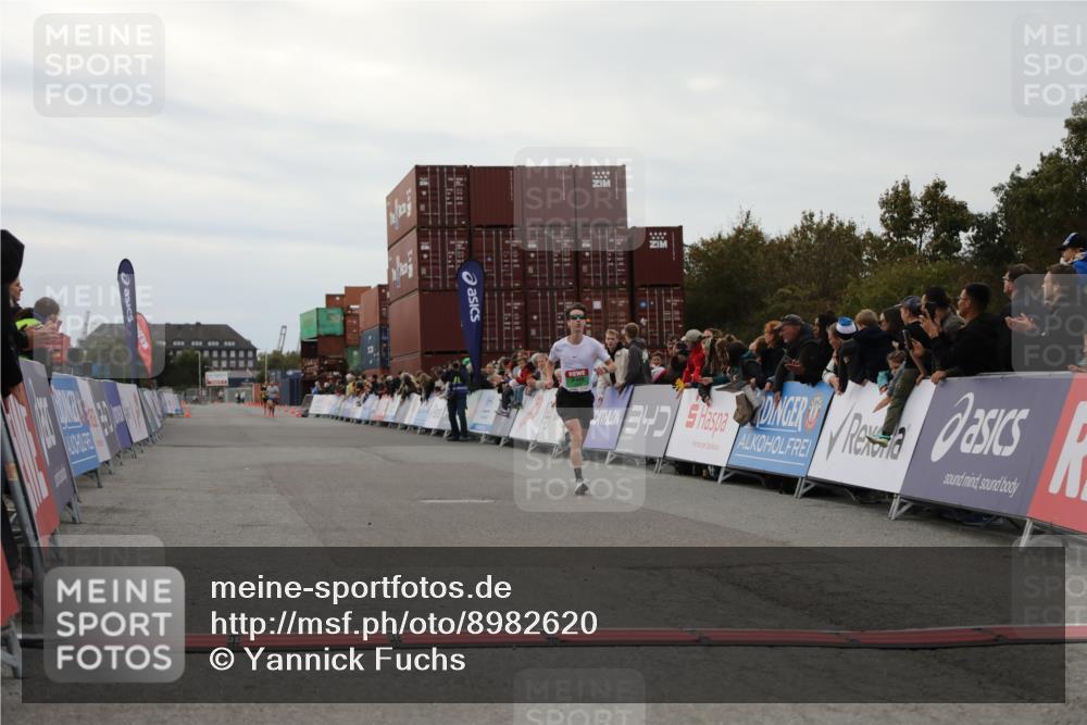 03.10.2025 - Köhlbrandbrückenlauf Yannick Fuchs http://msf.ph/oto/8982620 03.10.2025 15:48:52 Ziel 7009, 8871 meine-sportfotos.de