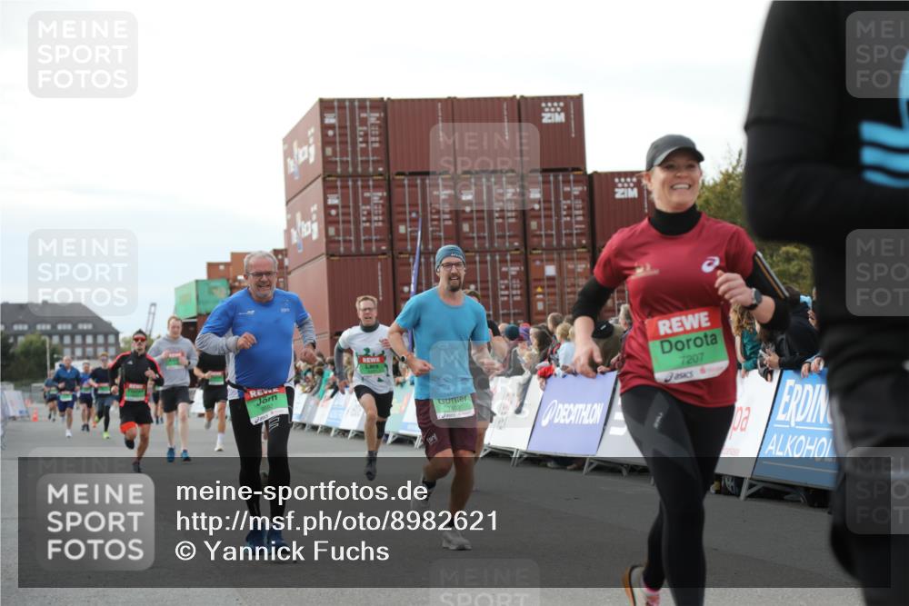 03.10.2025 - Köhlbrandbrückenlauf Yannick Fuchs http://msf.ph/oto/8982621 03.10.2025 16:05:16 Ziel 7201, 7207, 7403, 7422, 7473, 7643, 9421, 9422, 9592, 9627, 9690 meine-sportfotos.de